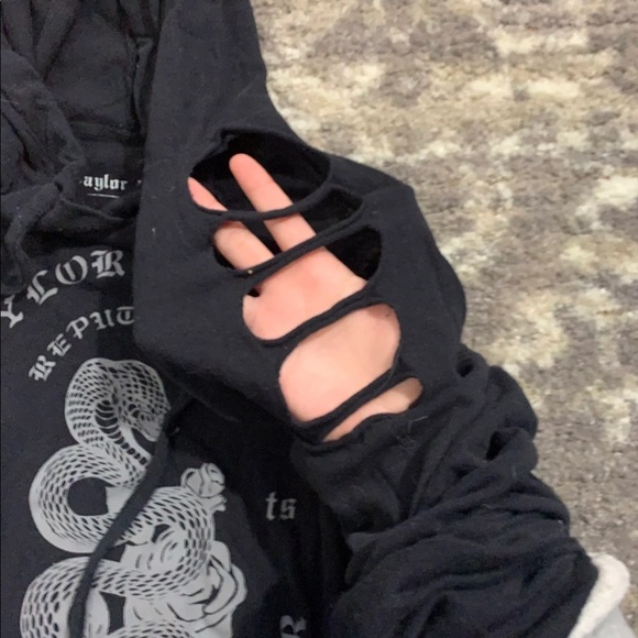 Taylor Swift Reputation Tour Merchandise - Picture 5 of 8